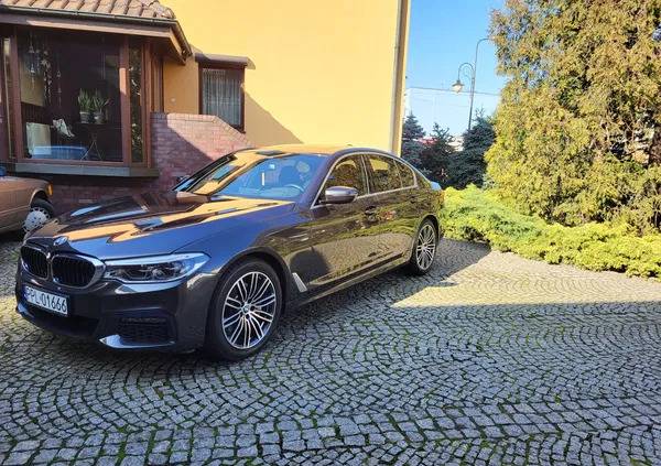 samochody osobowe BMW Seria 5 cena 129000 przebieg: 62000, rok produkcji 2019 z Pleszew